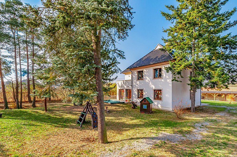 Prodej domu 262 m² s pozemkem 1 000 m² – fotografie 2