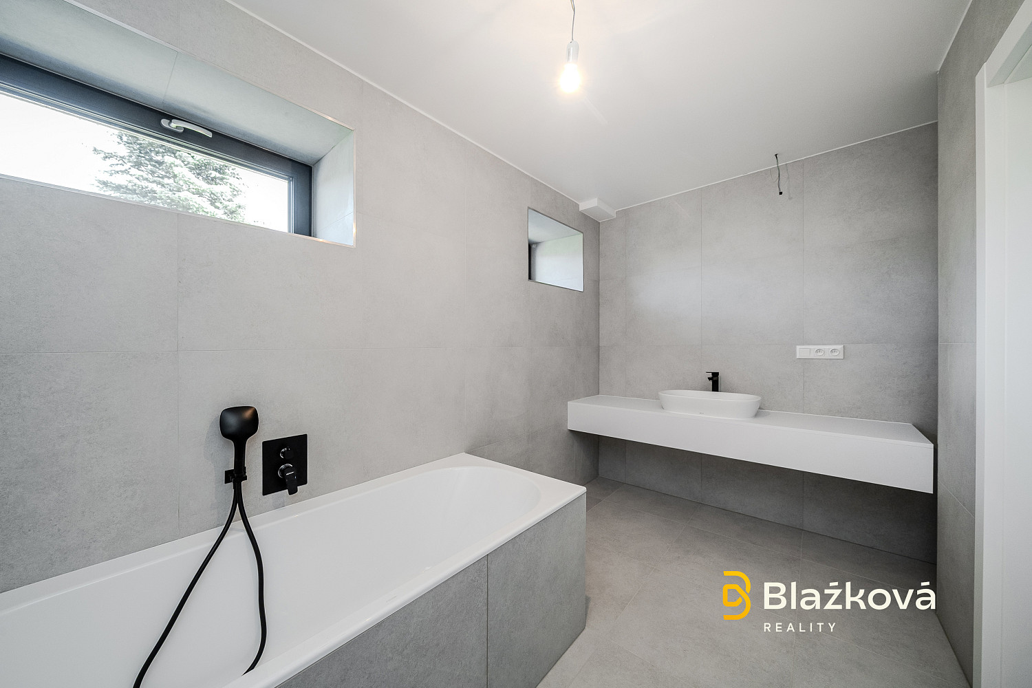 Prodej domu 278 m² s pozemkem 623 m² – fotografie 2