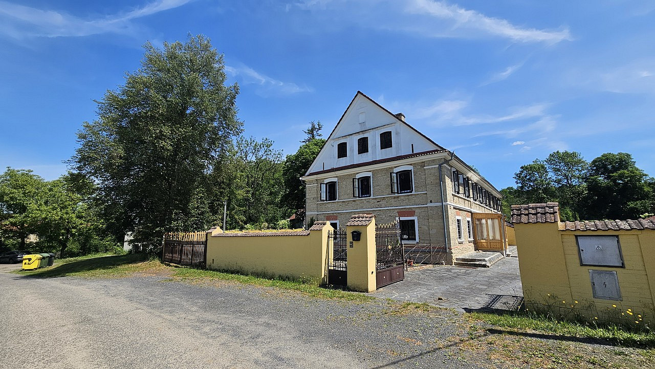 Prodej domu 460 m² s pozemkem 2 838 m²