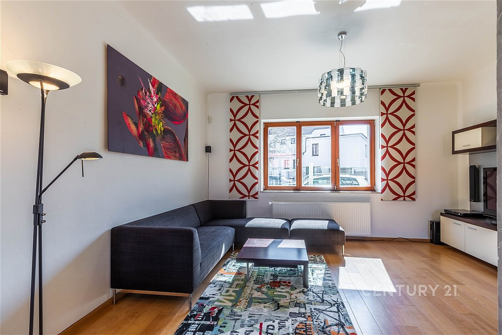 Pronájem domu 156 m² s pozemkem 162 m² — photo 2
