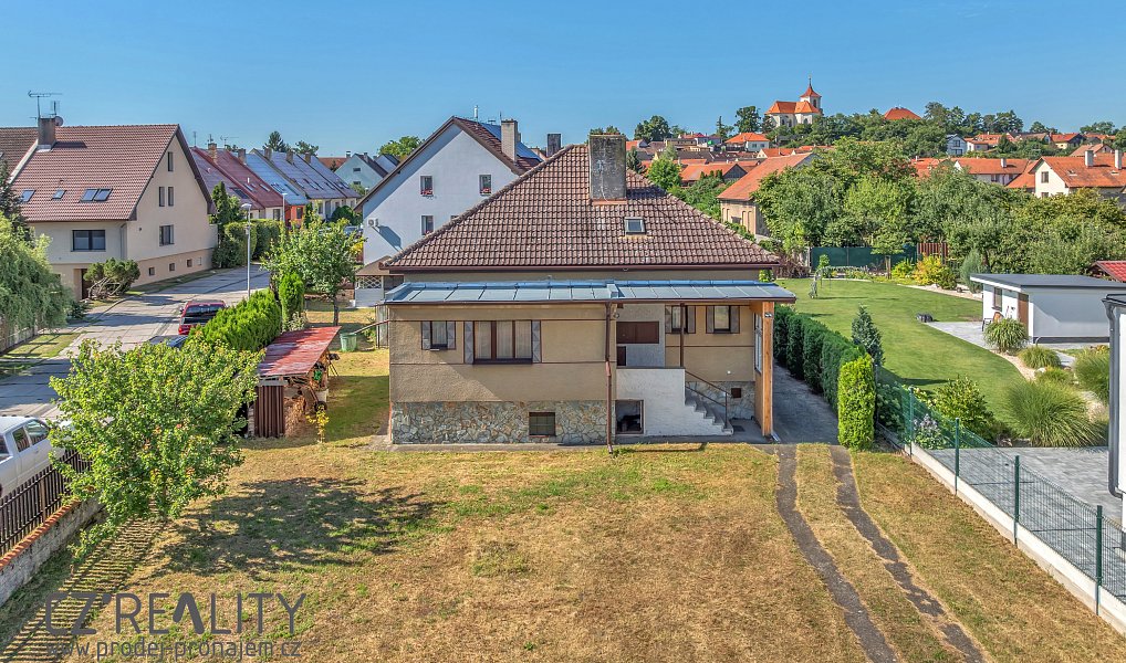 Prodej domu 164 m² s pozemkem 1 038 m², Sadská – náhled fotky 3