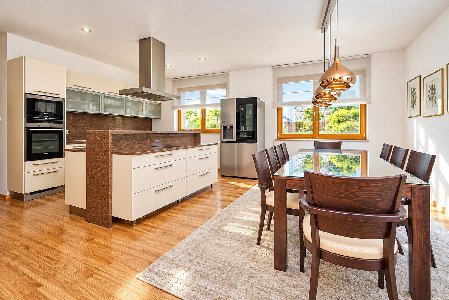 Prodej domu 376 m² s pozemkem 2 273 m²