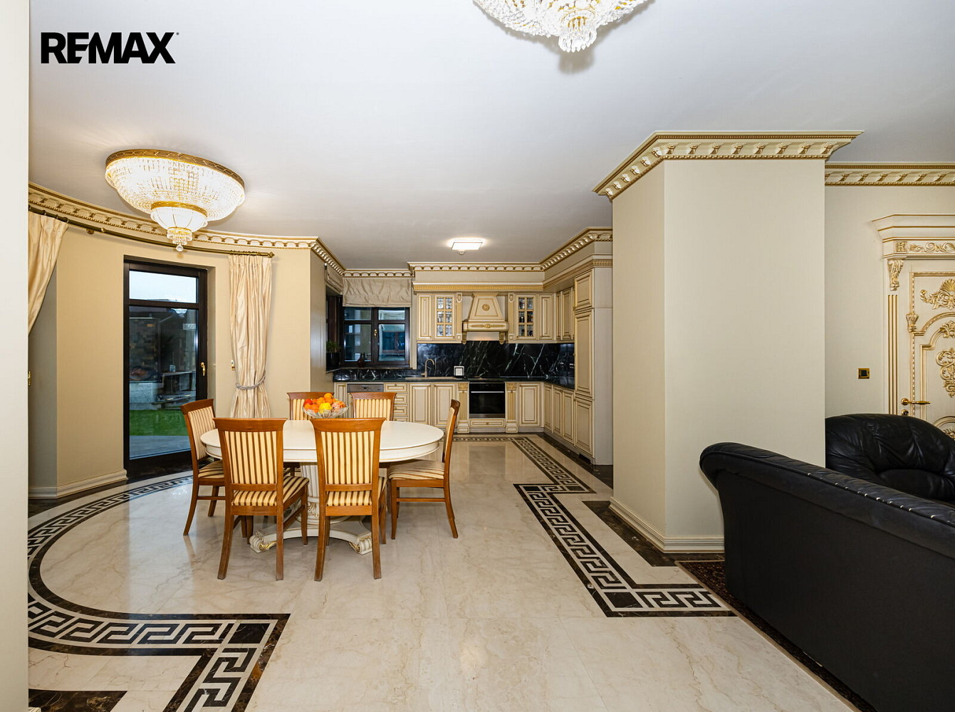 Pronájem domu 450 m² s pozemkem 701 m² – fotografie 5