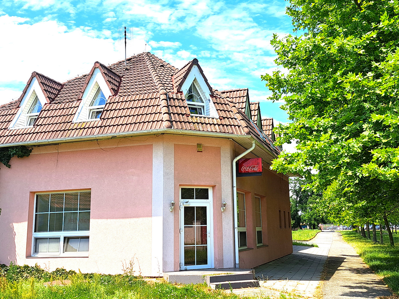 Prodej komerčního objektu (jiného typu) 400 m²