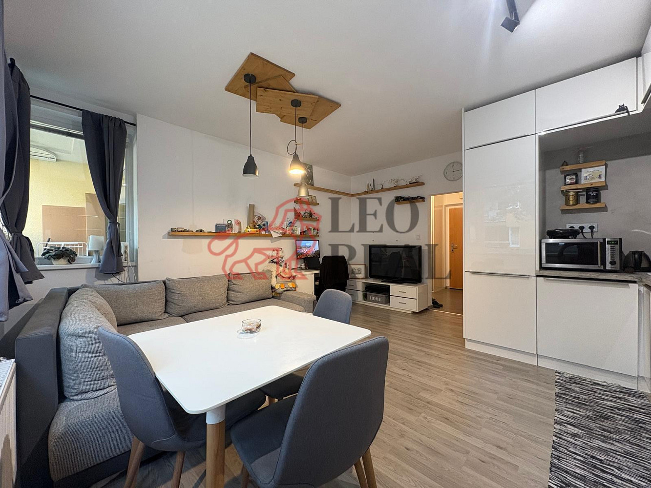 Pronájem bytu 2+kk 56 m² — photo 2