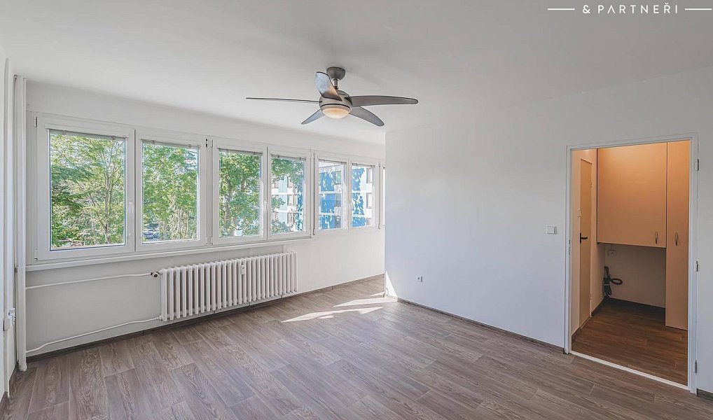 Pronájem bytu 1+kk 27 m², Hradec Králové – náhled fotky 2