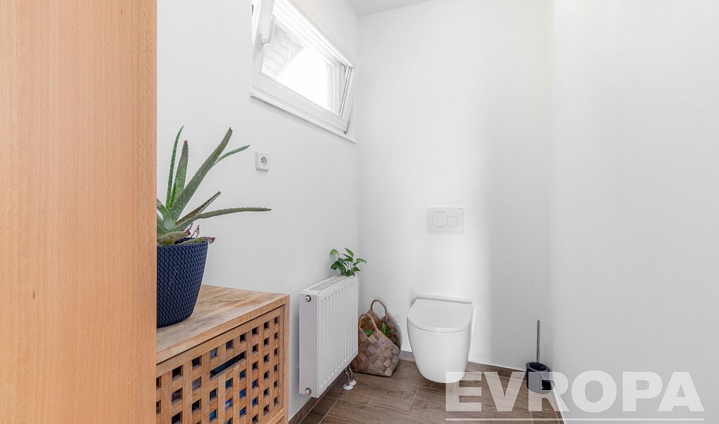 Prodej domu 225 m² s pozemkem 1 197 m², Hybrálec – náhled fotky 14