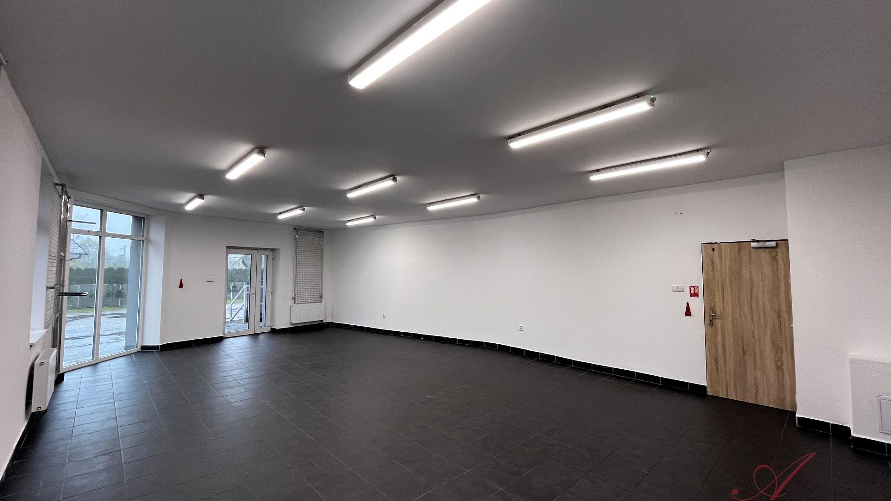 Pronájem obchodních prostor 120 m² — photo 2