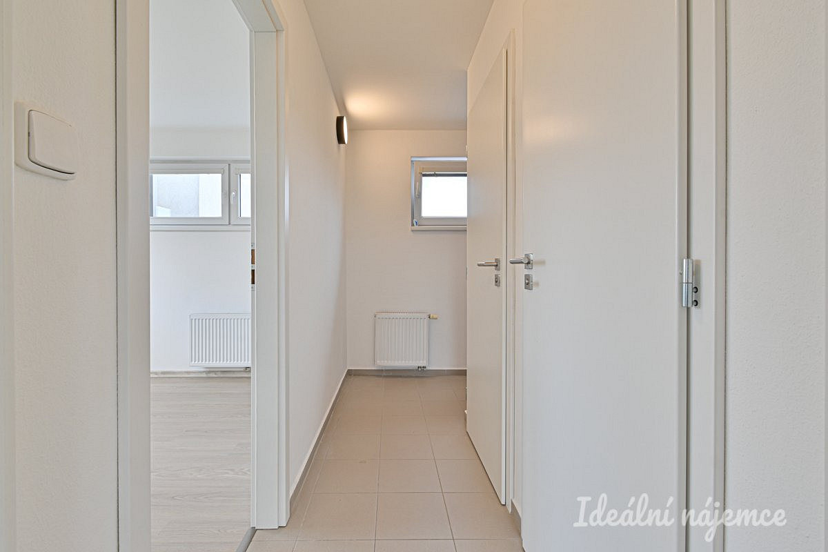 Pronájem bytu 2+kk 34 m² – fotografie 4