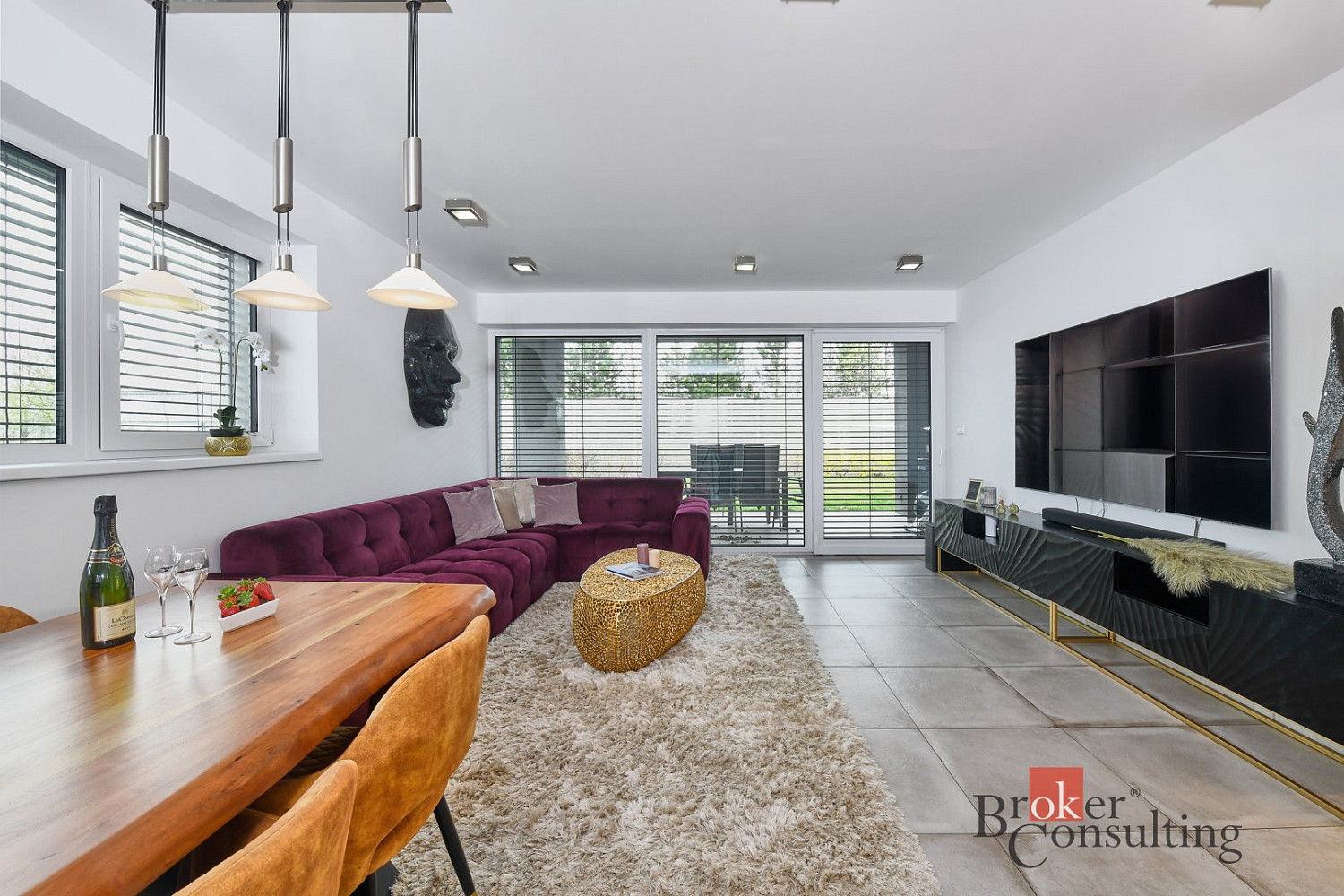 Pronájem domu 180 m² s pozemkem 1 270 m² — photo 2