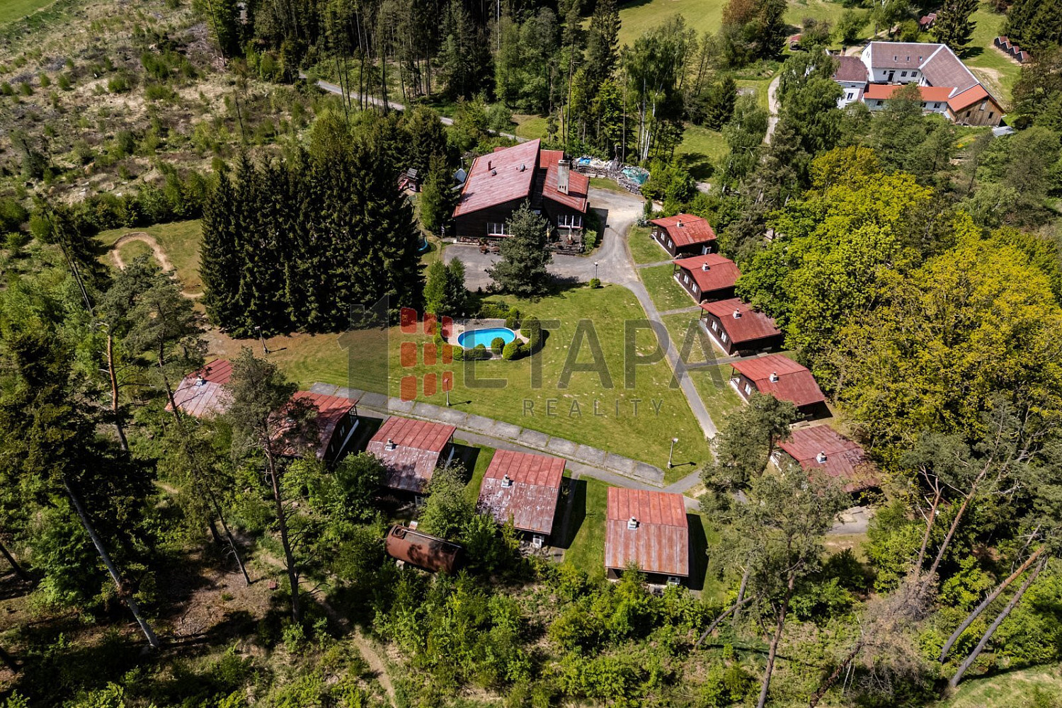 Prodej ubytovacího objektu 981 m² — photo 2