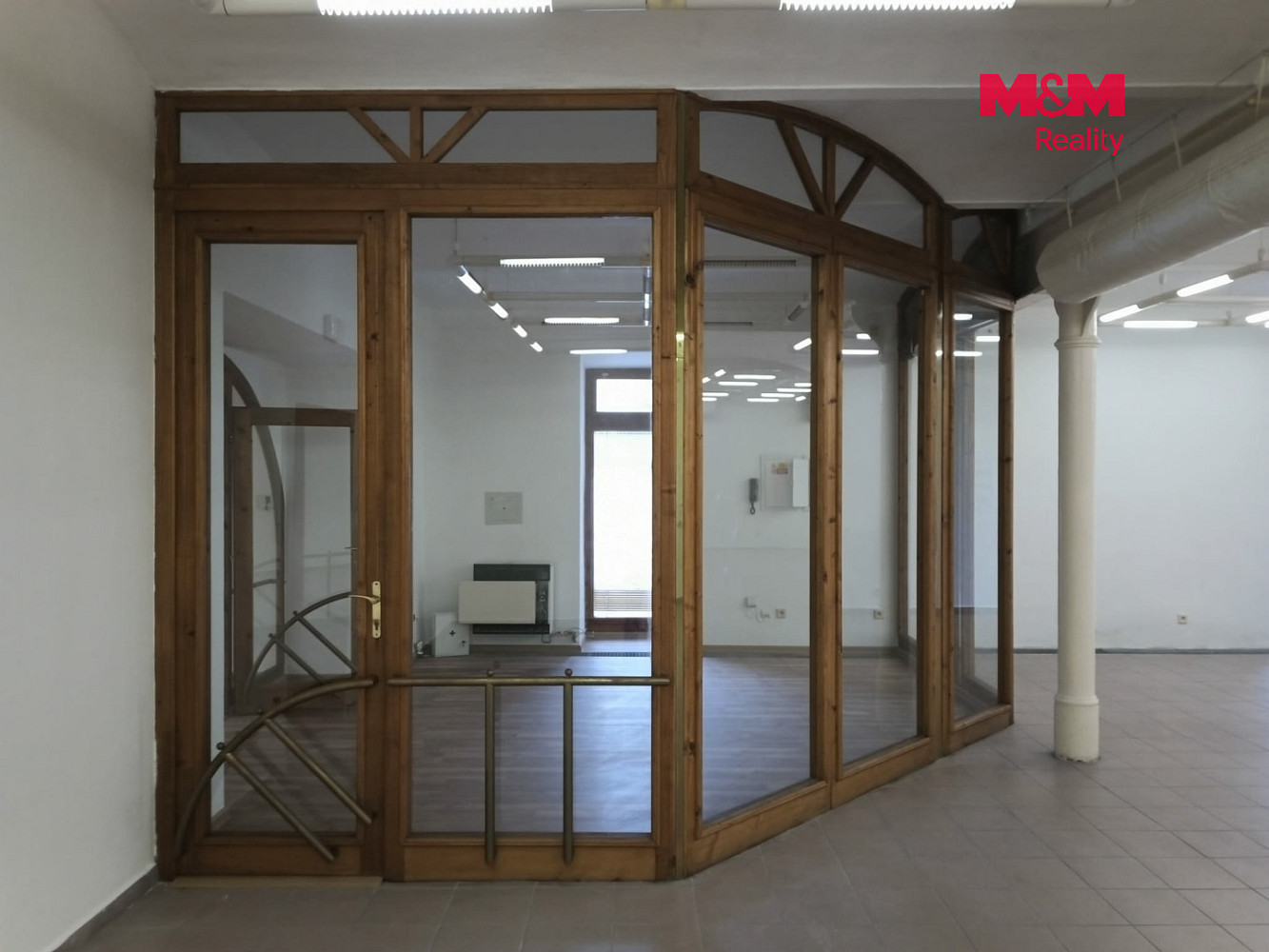 Pronájem obchodních prostor 695 m² — photo 3
