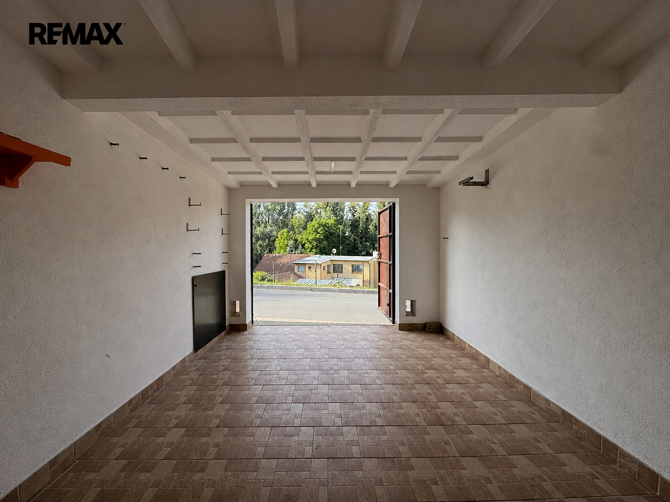 Garáž řeznovice-ivančice 22m2 — photo 2