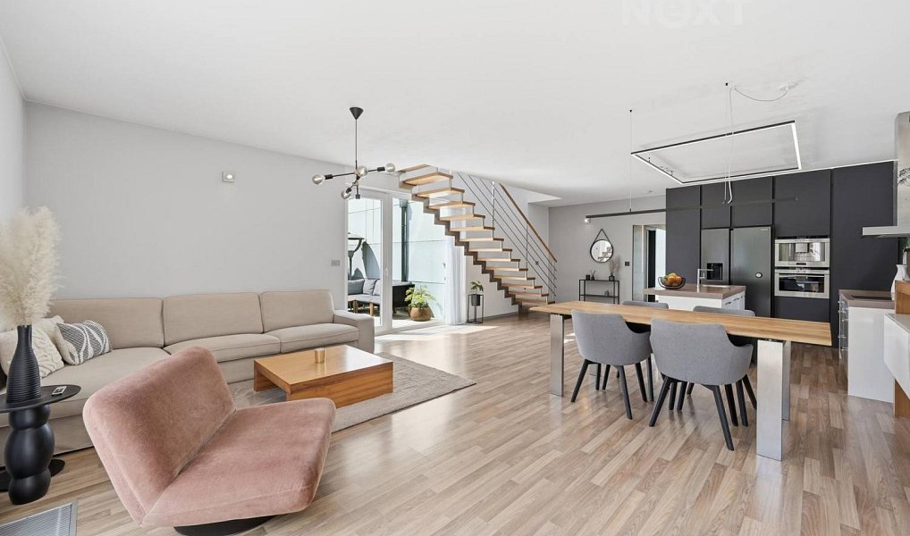 Prodej domu 180 m² s pozemkem 491 m², Jenštejn – náhled fotky 7