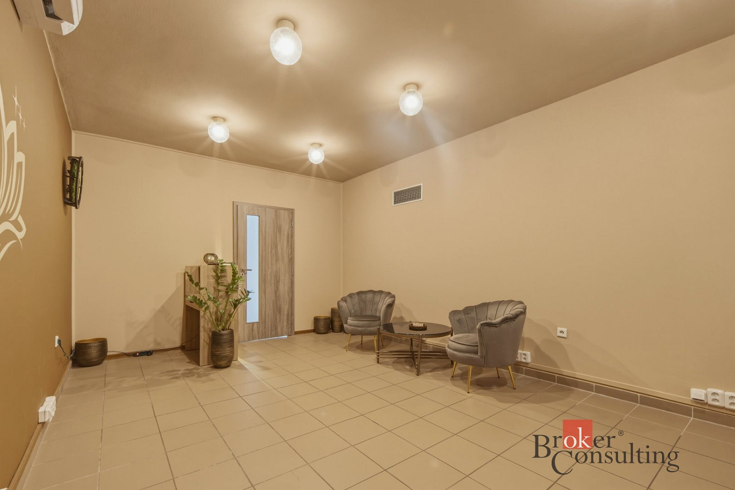 Pronájem obchodních prostor 37 m² – fotografie 2