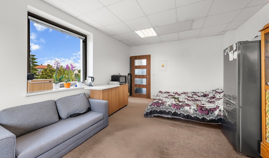Prodej domu 340 m² s pozemkem 450 m², Jesenice – náhled fotky 6