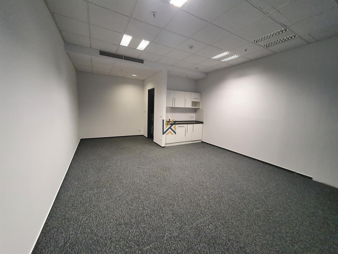 Pronájem kanceláře 50 m² – fotografie 4