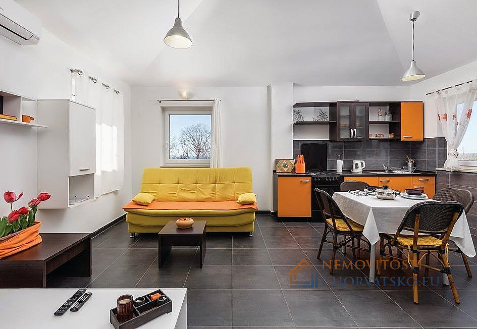 Prodej domu 531 m² s pozemkem 1 250 m² - View 4