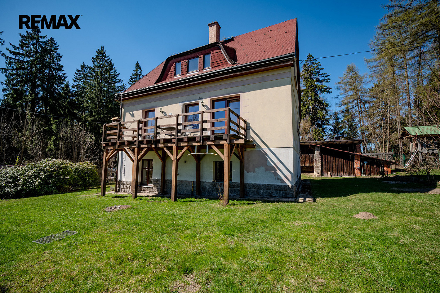 Prodej domu 212 m² s pozemkem 2 142 m² — photo 2