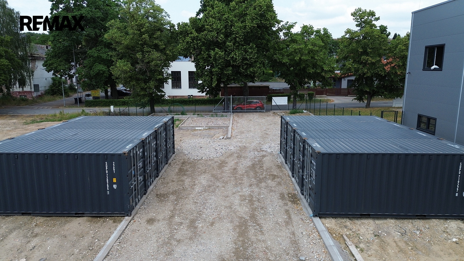 Pronájem skladovacího kontejneru 14 m2 italská ul. - milovice