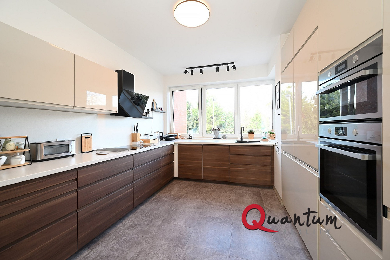 Pronájem domu 185 m² s pozemkem 229 m² – pohled 2