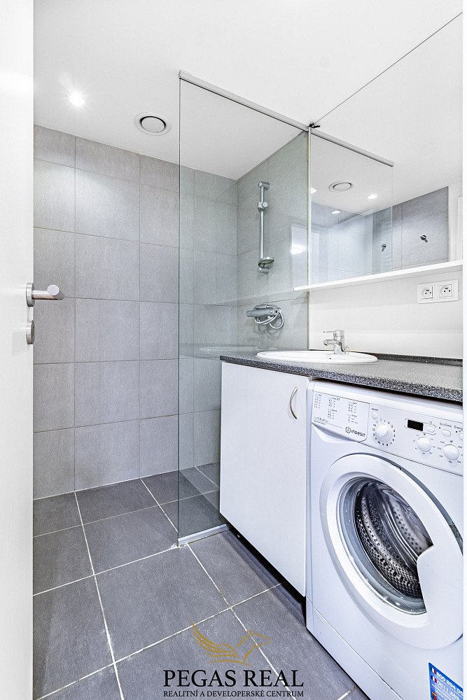 Pronájem bytu 1+kk 42 m² — photo 3