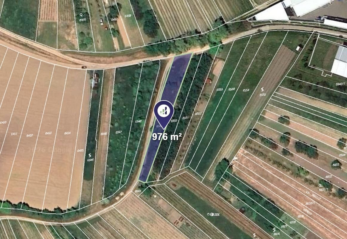 Prodej pole 976 m²