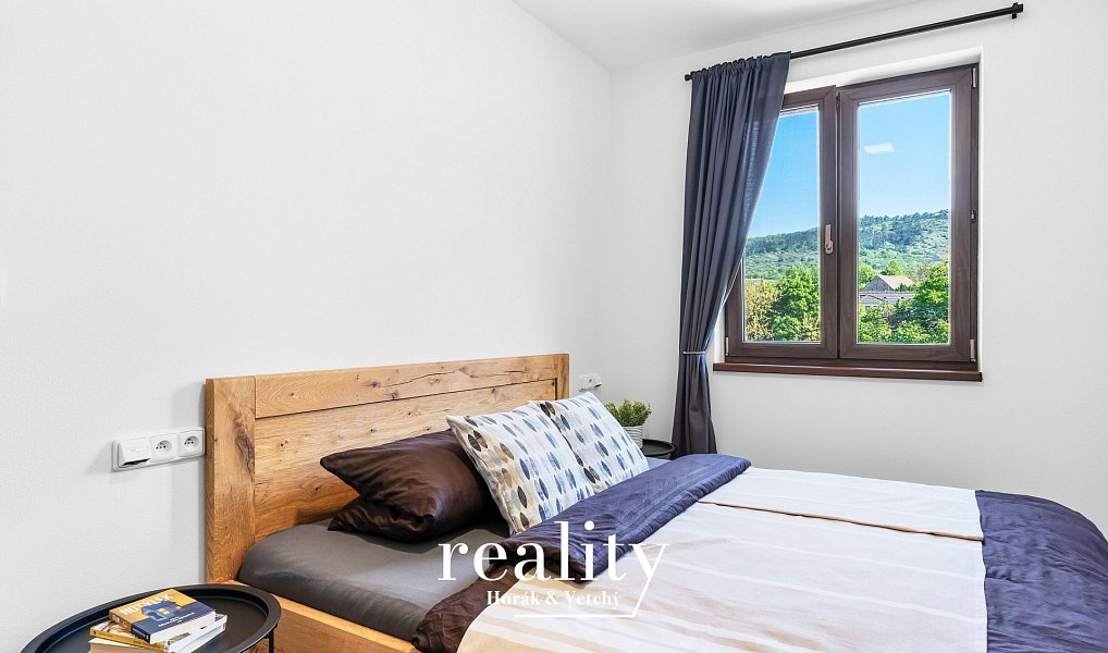 Prodej ubytovacího objektu 205 m², Perná – náhled fotky 10