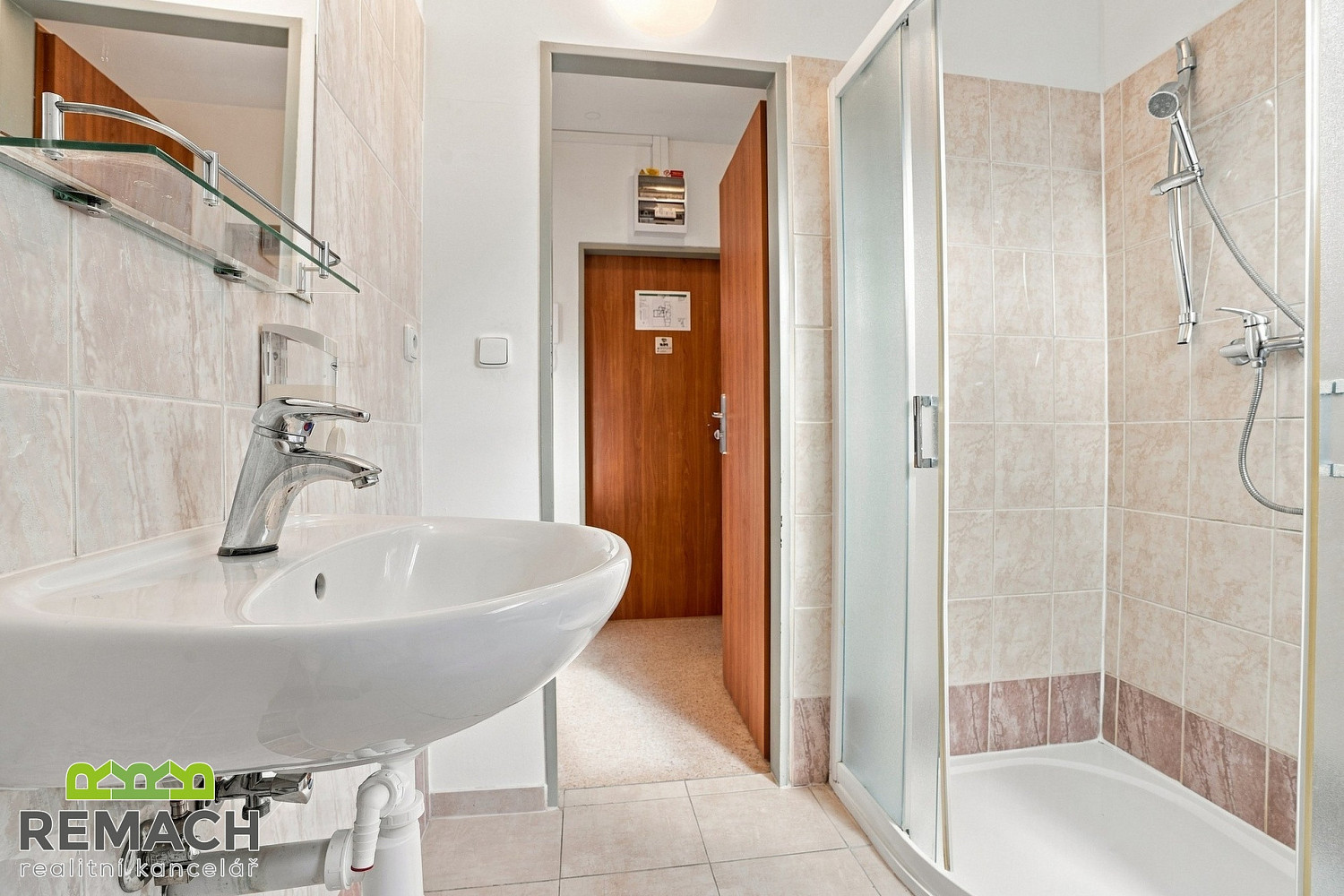 Pronájem bytu 1+kk 27 m² – fotografie 3