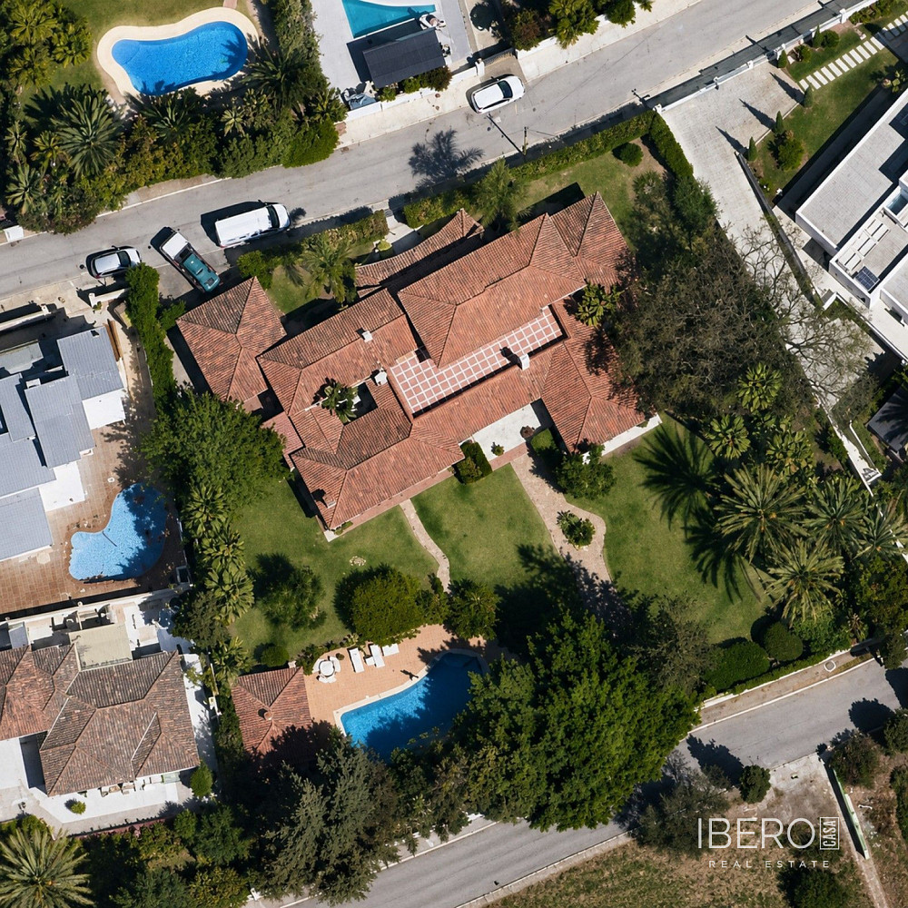 Prodej domu 531 m² s pozemkem 2 404 m²