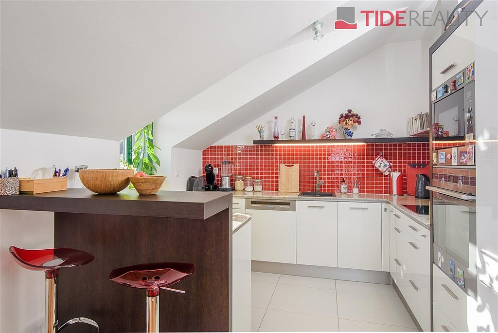 Pronájem bytu 4+kk 135 m² — photo 3