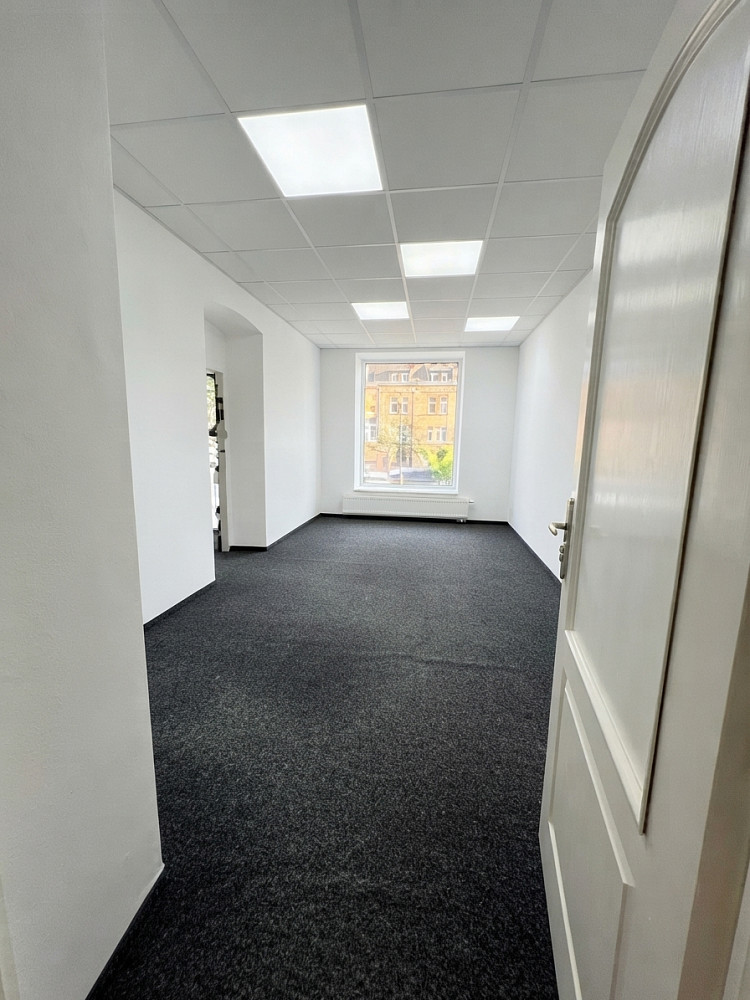 Pronájem kanceláře 68 m² – fotografie 3