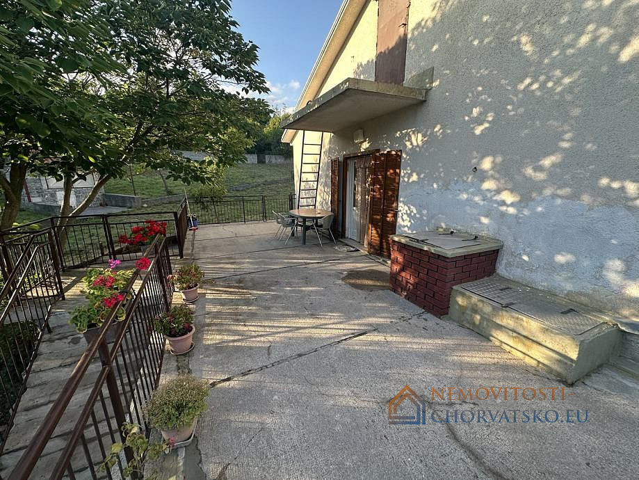 Prodej domu 200 m² s pozemkem 800 m² – pohled 4