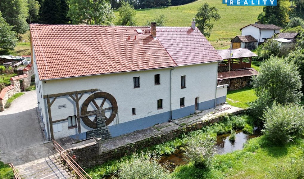 Prodej domu 217 m² s pozemkem 2 450 m², Benešov nad Černou – náhled fotky 2