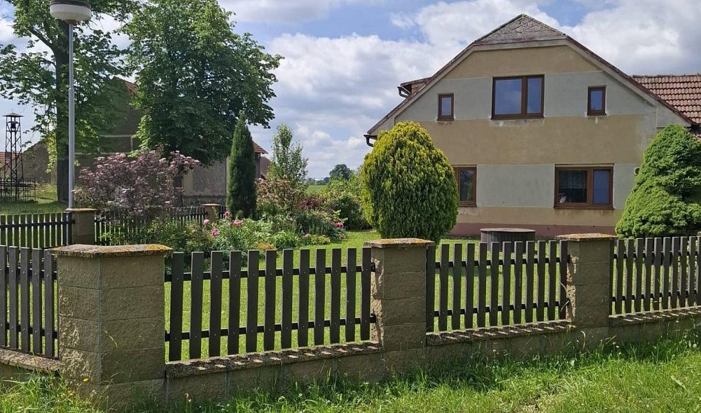 Prodej domu 322 m² s pozemkem 956 m², Paběnice – náhled fotky 2