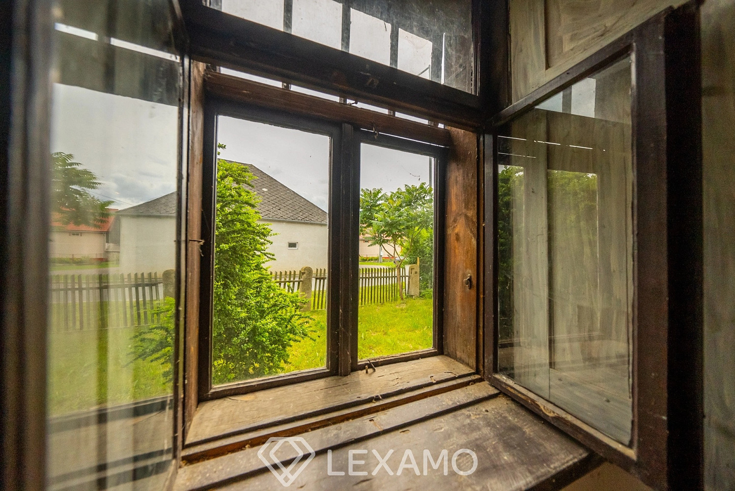 Prodej domu 325 m² s pozemkem 902 m² - Widok 2