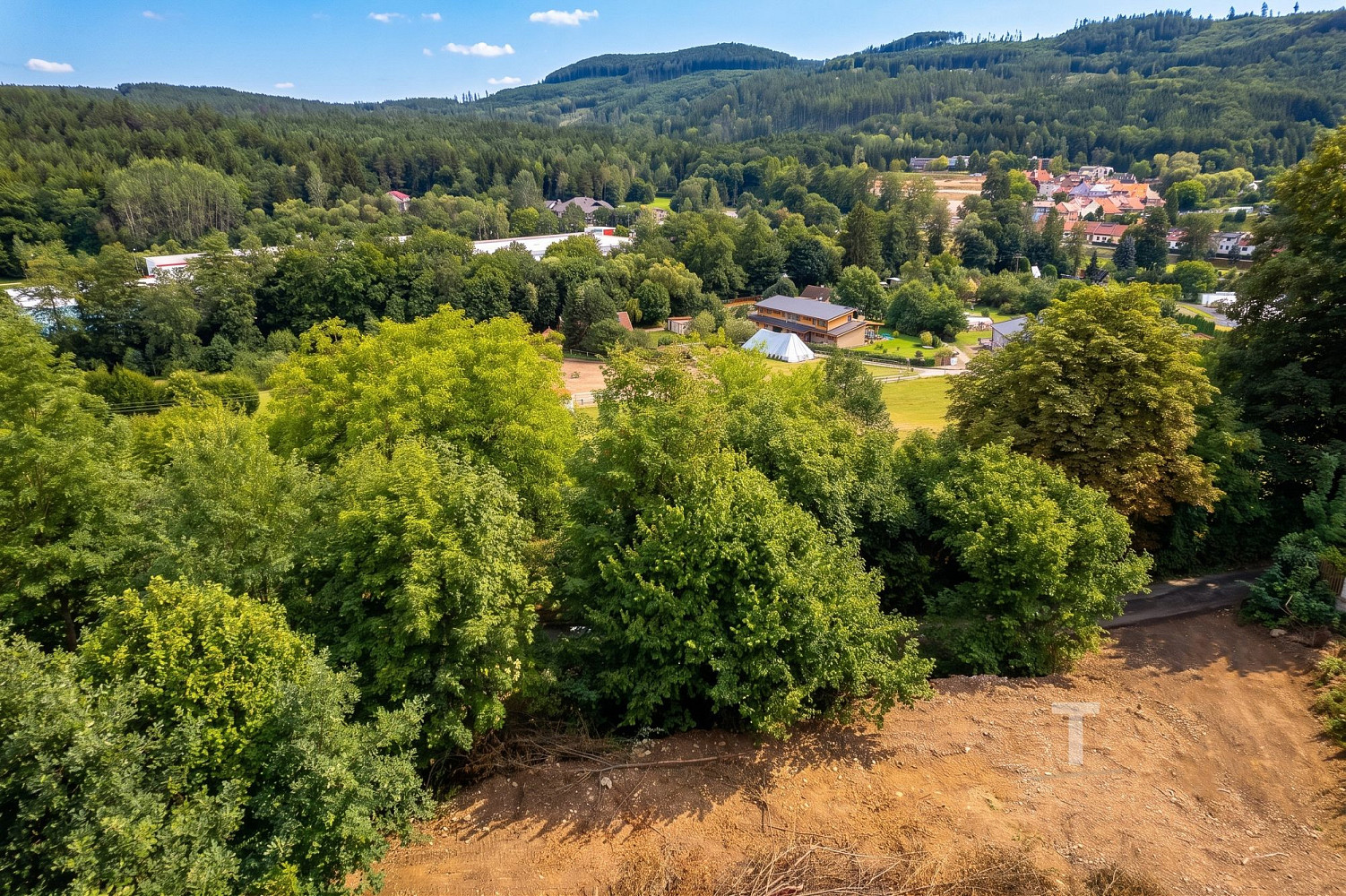 Prodej stavebního pozemku 967 m² – fotografie 3