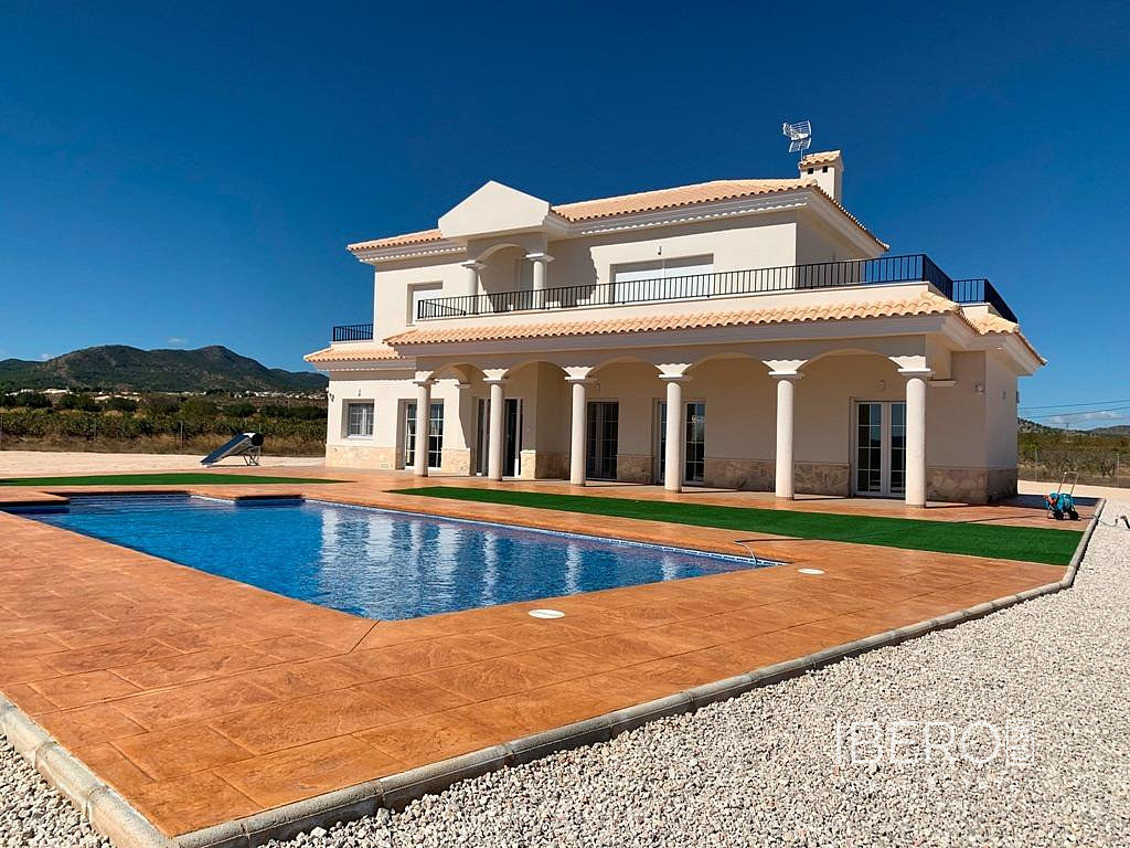 Prodej domu 188 m² s pozemkem 10 000 m²