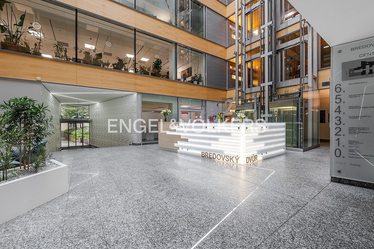 Pronájem kanceláře 300 m² – fotografie 2