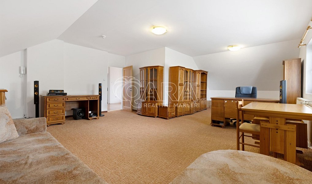 Prodej domu 307 m² s pozemkem 619 m², Mrač – náhled fotky 16