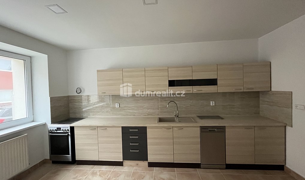 Prodej domu 204 m² s pozemkem 204 m², Modlany – náhled fotky 2