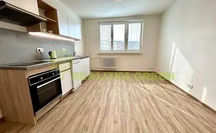 Pronájem bytu 2+kk 33 m², třída Svobody, Zlín - Malenovice