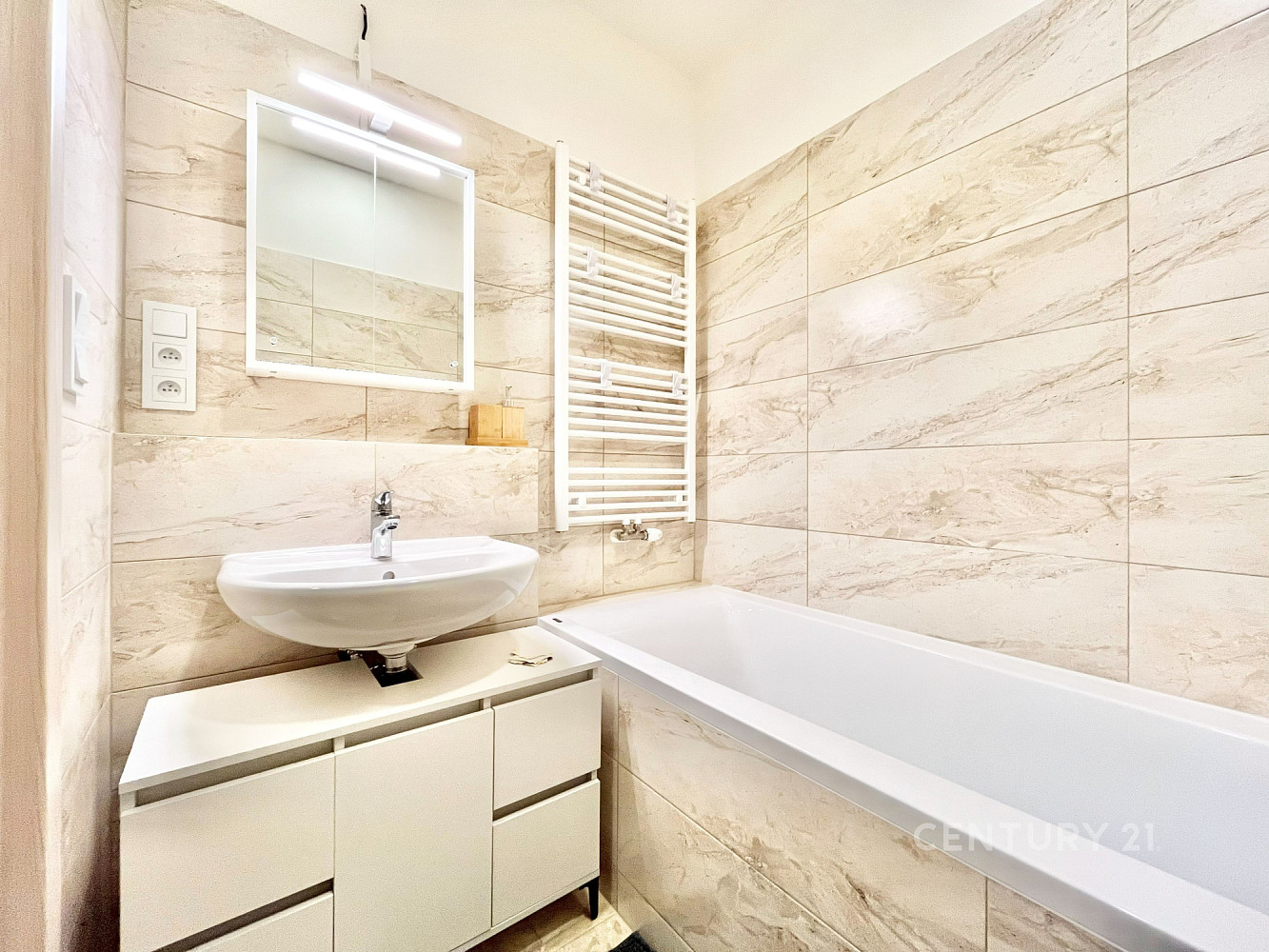 Pronájem bytu 3+kk 66 m² – fotografie 3