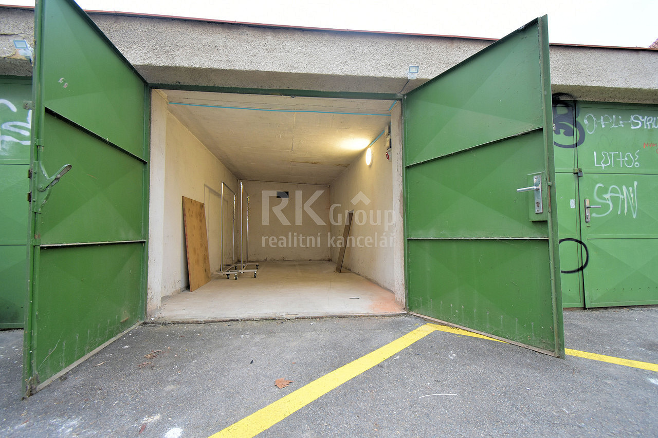 Pronájem garáže nebo skladu, 18 m2 + místo před garáží 12 m2, Praha 4 - Michle, ul. Kapitulská – fotografie 3