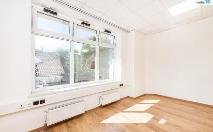 Pronájem kanceláře 48 m², Smolenská, Praha 10 - Vršovice