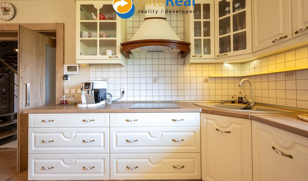 Prodej domu 344 m² s pozemkem 2 194 m², Příkazy – náhled fotky 5