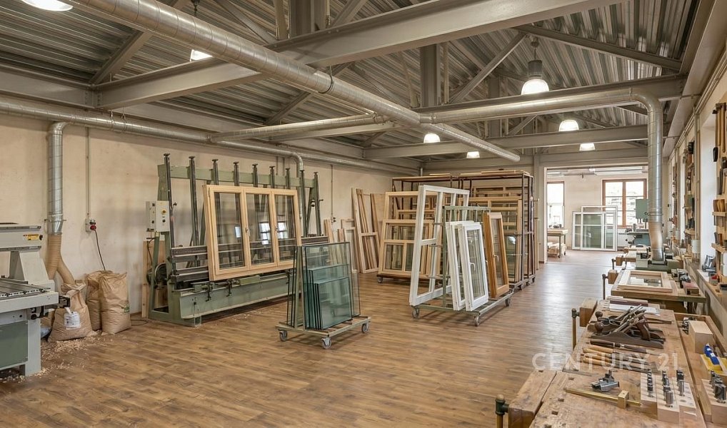 Prodej výrobních prostor 1 100 m², Holýšov – náhled fotky 2