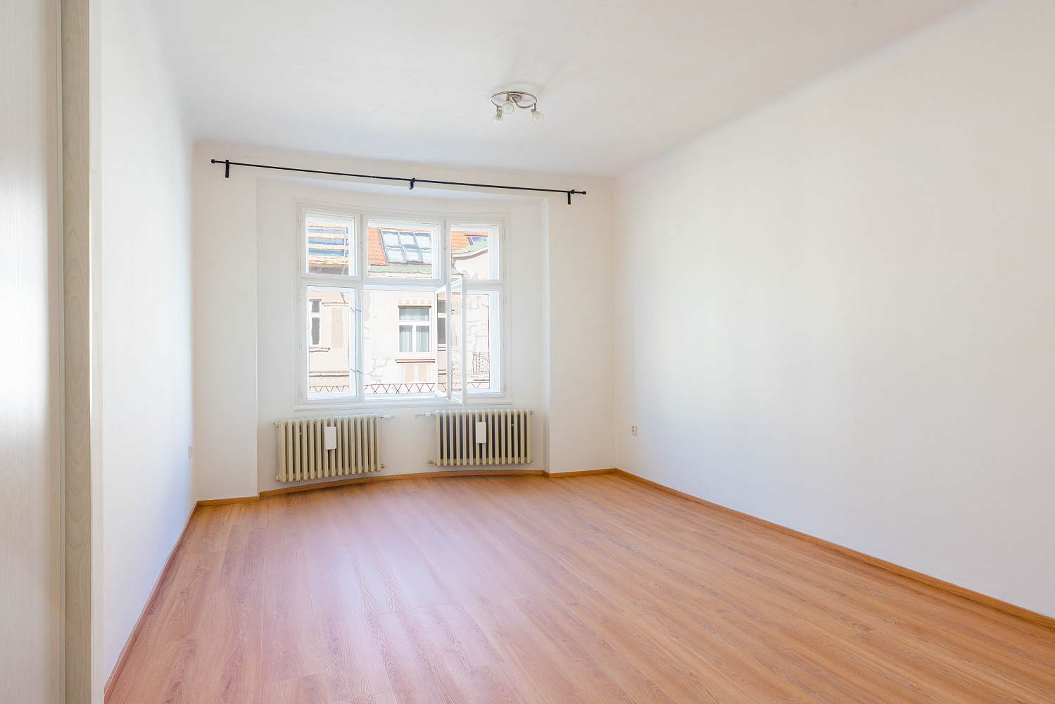 Pronájem bytu 1+1 63 m² — photo 5
