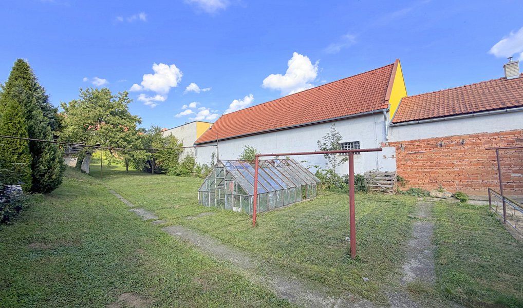 Pronájem domu 150 m² s pozemkem 1 406 m², Hluk – náhled fotky 18