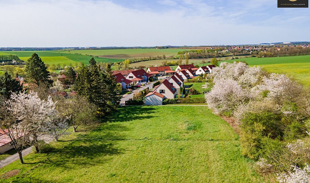 Prodej stavebního pozemku 819 m², Lidice – náhled fotky 2
